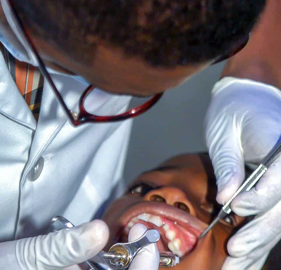 Fast and effective 1-hour teeth whitening service for instant results Ipswich